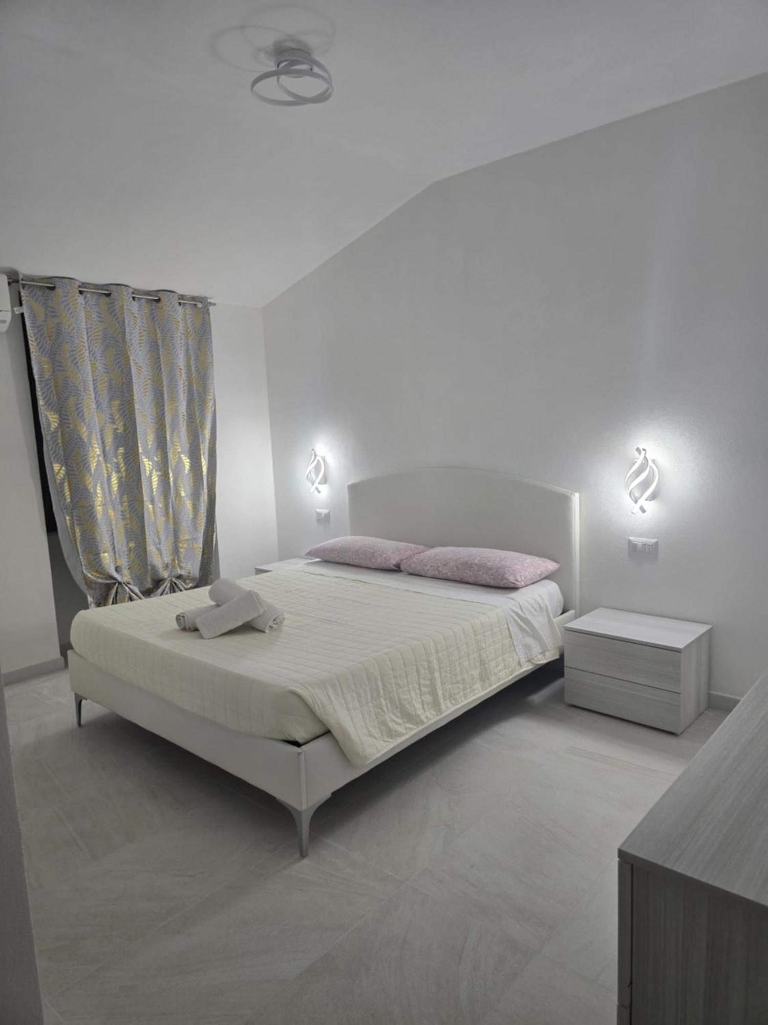 Guest House Tra Rocce E Mare Ла-Маддалена Экстерьер фото