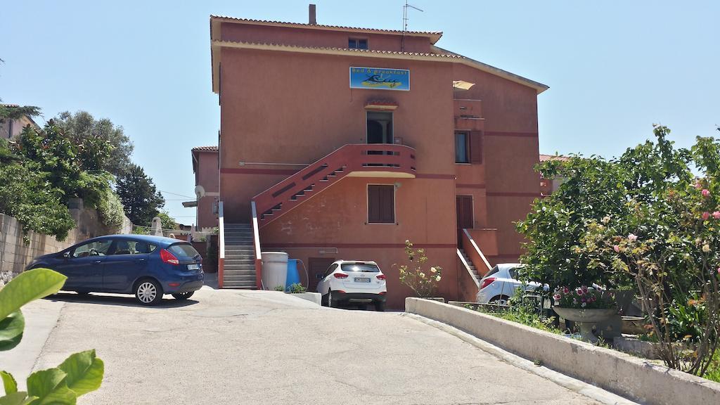 Guest House Tra Rocce E Mare Ла-Маддалена Экстерьер фото