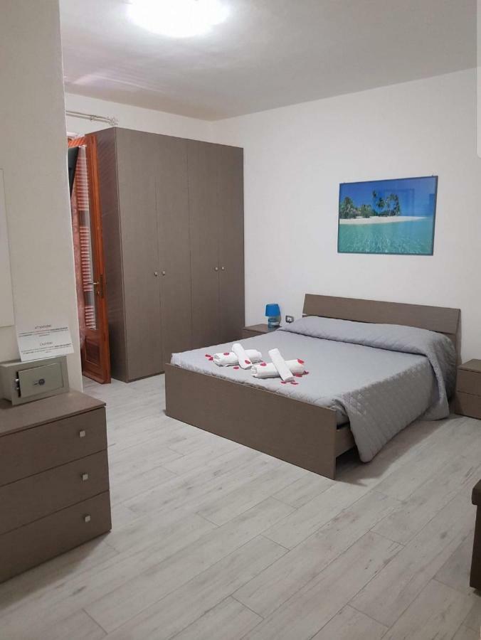 Guest House Tra Rocce E Mare Ла-Маддалена Экстерьер фото